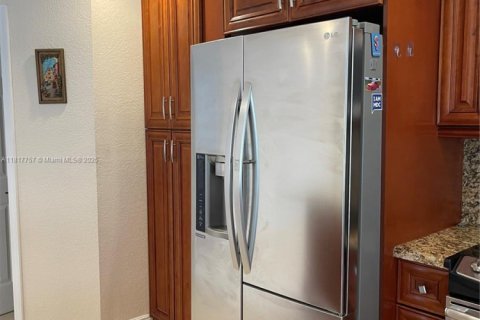 House in Miami, Florida 3 bedrooms, 190.26 sq.m. № 1775332 - photo 6