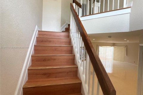 House in Miami, Florida 3 bedrooms, 190.26 sq.m. № 1775332 - photo 4