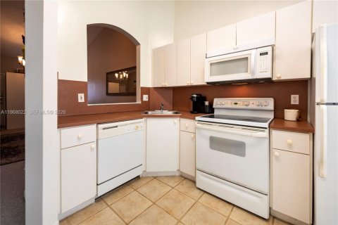 Condo in Pembroke Pines, Florida, 2 bedrooms  № 2041324 - photo 11