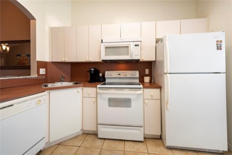 Condo in Pembroke Pines, Florida, 2 bedrooms  № 2041324 - photo 12