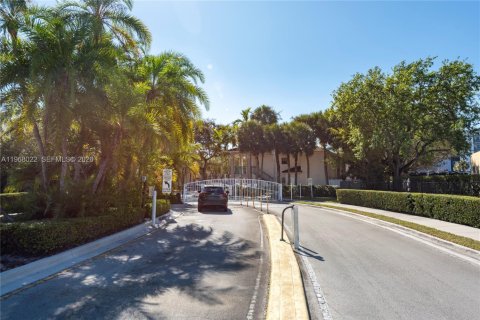 Condo in Pembroke Pines, Florida, 2 bedrooms  № 2041324 - photo 26