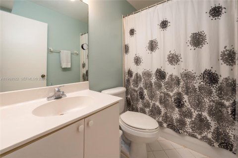Condo in Pembroke Pines, Florida, 2 bedrooms  № 2041324 - photo 20