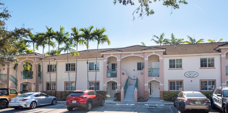 Condo in Pembroke Pines, Florida, 2 bedrooms  № 2041324