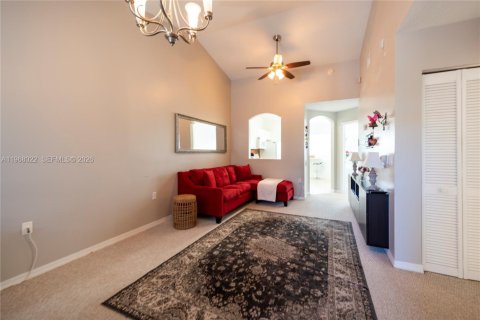 Condo in Pembroke Pines, Florida, 2 bedrooms  № 2041324 - photo 6