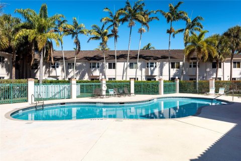 Condo in Pembroke Pines, Florida, 2 bedrooms  № 2041324 - photo 24