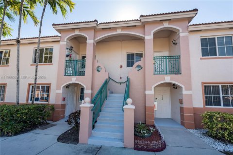 Condo in Pembroke Pines, Florida, 2 bedrooms  № 2041324 - photo 2