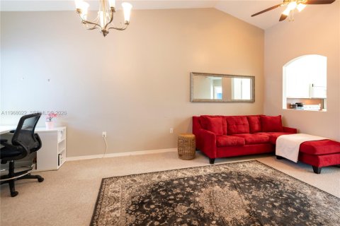 Condo in Pembroke Pines, Florida, 2 bedrooms  № 2041324 - photo 7