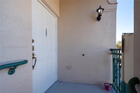 Condo in Pembroke Pines, Florida, 2 bedrooms  № 2041324 - photo 4