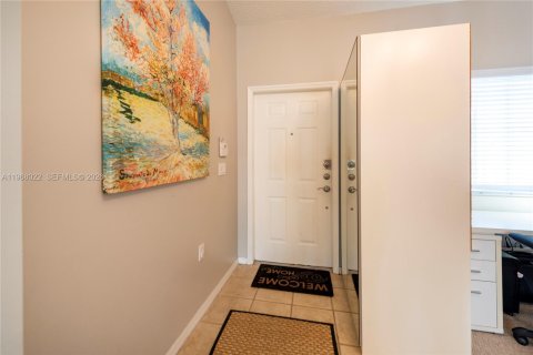 Condo in Pembroke Pines, Florida, 2 bedrooms  № 2041324 - photo 5