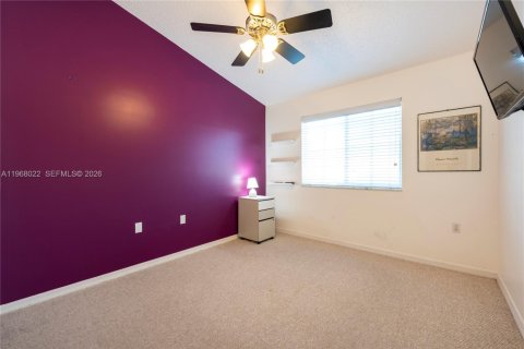 Condo in Pembroke Pines, Florida, 2 bedrooms  № 2041324 - photo 19