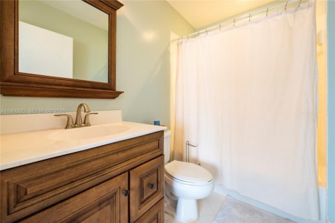 Condo in Pembroke Pines, Florida, 2 bedrooms  № 2041324 - photo 18