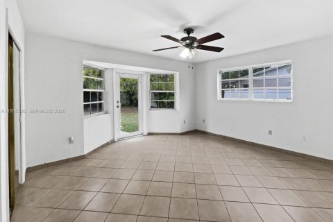 House in Miami, Florida 3 bedrooms, 184.13 sq.m. № 2009913 - photo 19