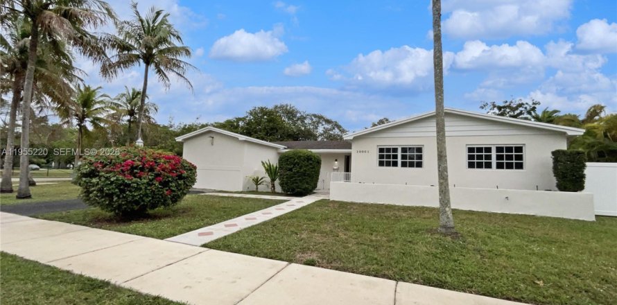 House in Miami, Florida 3 bedrooms, 184.13 sq.m. № 2009913