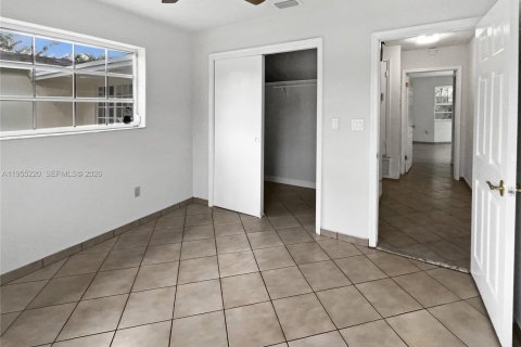 House in Miami, Florida 3 bedrooms, 184.13 sq.m. № 2009913 - photo 13