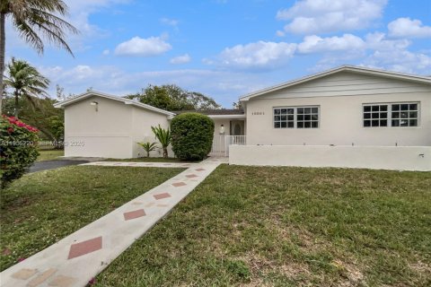 House in Miami, Florida 3 bedrooms, 184.13 sq.m. № 2009913 - photo 7