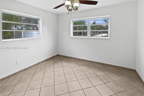 House in Miami, Florida 3 bedrooms, 184.13 sq.m. № 2009913 - photo 16
