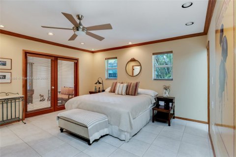 House in Miami, Florida 5 bedrooms, 257.06 sq.m. № 1892347 - photo 10