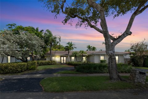 House in Miami, Florida 5 bedrooms, 257.06 sq.m. № 1892347 - photo 22
