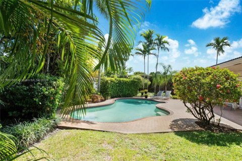 House in Miami, Florida 5 bedrooms, 257.06 sq.m. № 1892347 - photo 23