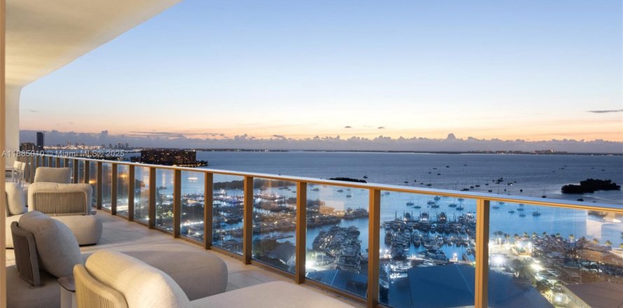 Кондоминиум с 5 спальнями в Майами, Флорида № 1942176