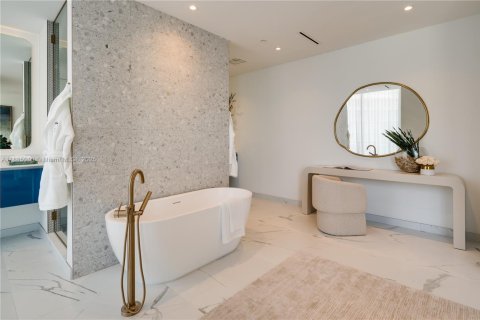 Купить кондоминиум в Майами, Флорида 5 спален, 614.18м2, № 1942176 - фото 21