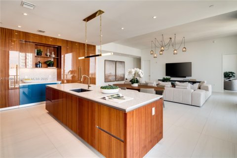 Купить кондоминиум в Майами, Флорида 5 спален, 614.18м2, № 1942176 - фото 11