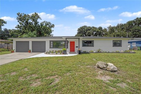 House in Tampa, Florida 4 bedrooms, 179.49 sq.m. № 2368749