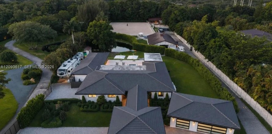 Casa en Southwest Ranches, Florida 5 dormitorios, 385.17 m2 № 2382139