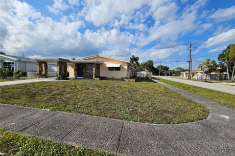 Villa ou maison à louer à Hollywood, Floride: 2 chambres, 106.84 m2 № 2025959 - photo 10