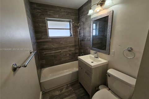 Villa ou maison à louer à Hollywood, Floride: 2 chambres, 106.84 m2 № 2025959 - photo 5