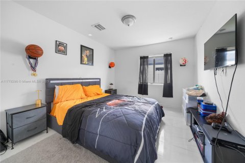 House in Florida City, Florida 4 bedrooms, 150.97 sq.m. № 1700723 - photo 13