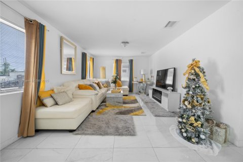 House in Florida City, Florida 4 bedrooms, 150.97 sq.m. № 1700723 - photo 5