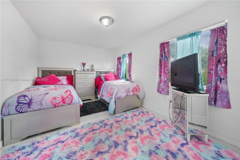 House in Florida City, Florida 4 bedrooms, 150.97 sq.m. № 1700723 - photo 15