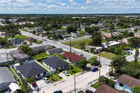House in Florida City, Florida 4 bedrooms, 150.97 sq.m. № 1700723 - photo 21