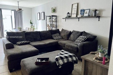 Adosado en alquiler en Homestead, Florida, 3 dormitorios, 169.92 m2 № 2018164 - foto 2