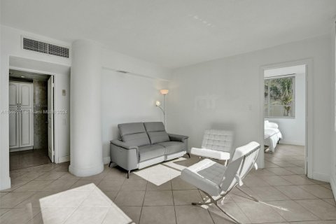 Copropriété à vendre à Miami Beach, Floride: 2 chambres, 89.56 m2 № 2023175 - photo 12