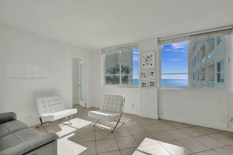Copropriété à vendre à Miami Beach, Floride: 2 chambres, 89.56 m2 № 2023175 - photo 5