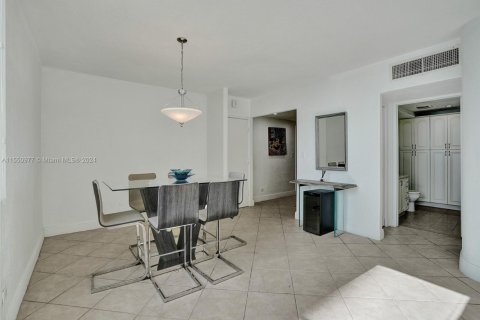 Copropriété à vendre à Miami Beach, Floride: 2 chambres, 89.56 m2 № 2023175 - photo 11