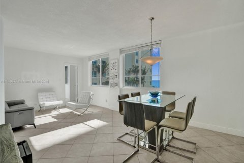 Copropriété à vendre à Miami Beach, Floride: 2 chambres, 89.56 m2 № 2023175 - photo 2