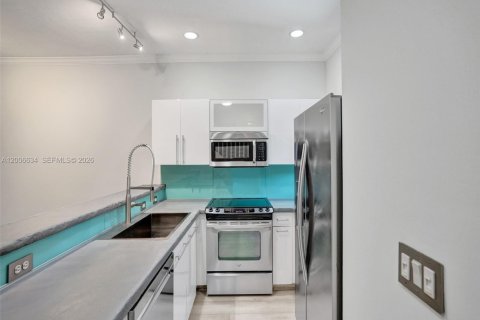 Touwnhouse à louer à Fort Lauderdale, Floride: 2 chambres, 113.71 m2 № 2071337 - photo 3