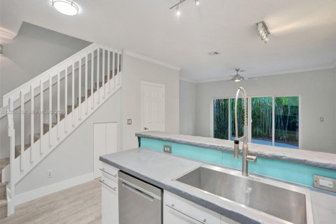 Touwnhouse à louer à Fort Lauderdale, Floride: 2 chambres, 113.71 m2 № 2071337 - photo 5