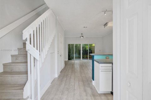 Touwnhouse à louer à Fort Lauderdale, Floride: 2 chambres, 113.71 m2 № 2071337 - photo 11