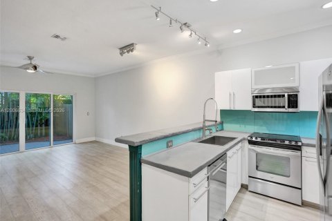 Touwnhouse à louer à Fort Lauderdale, Floride: 2 chambres, 113.71 m2 № 2071337 - photo 2