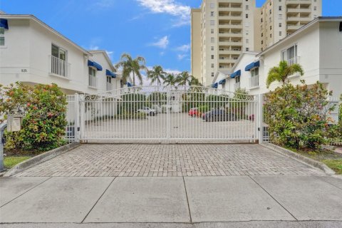 Touwnhouse à louer à Fort Lauderdale, Floride: 2 chambres, 113.71 m2 № 2071337 - photo 30