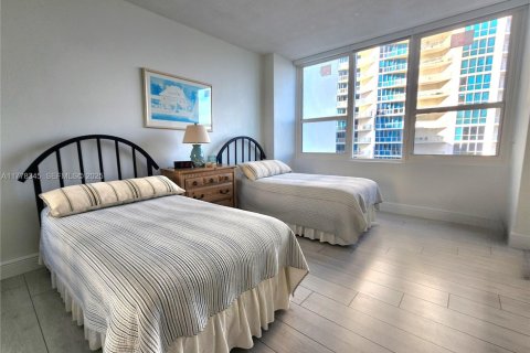 Снять в аренду кондоминиум в Холливуд, Флорида 2 спальни, 102.19м2, № 2034220 - фото 10