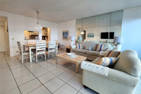 Снять в аренду кондоминиум в Холливуд, Флорида 2 спальни, 102.19м2, № 2034220 - фото 5