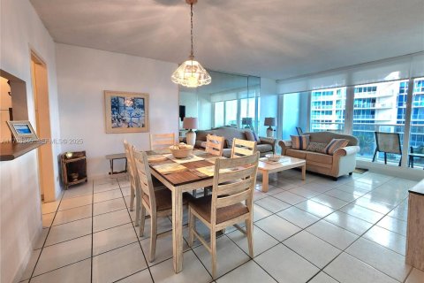 Снять в аренду кондоминиум в Холливуд, Флорида 2 спальни, 102.19м2, № 2034220 - фото 6