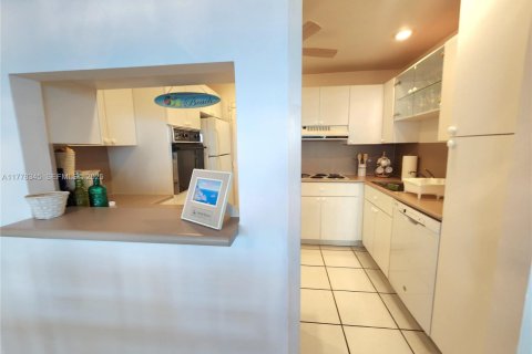 Снять в аренду кондоминиум в Холливуд, Флорида 2 спальни, 102.19м2, № 2034220 - фото 7