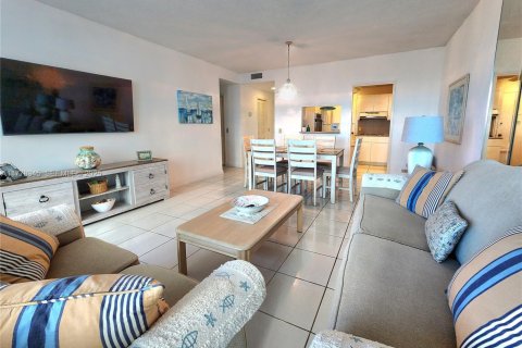 Снять в аренду кондоминиум в Холливуд, Флорида 2 спальни, 102.19м2, № 2034220 - фото 4