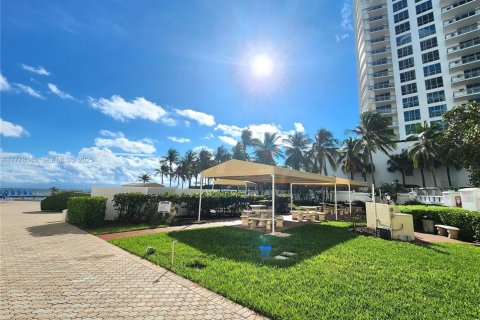 Снять в аренду кондоминиум в Холливуд, Флорида 2 спальни, 102.19м2, № 2034220 - фото 16